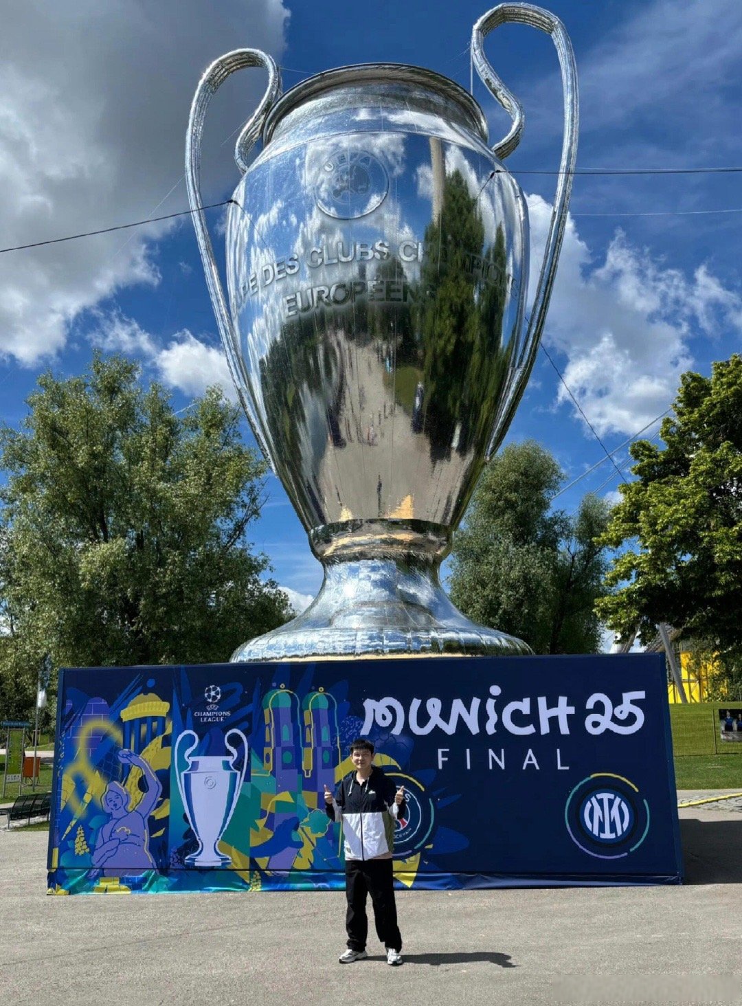 AG官网-拜仁慕尼黑重返榜首，夺得联赛冠军(拜仁慕尼黑提前夺冠)