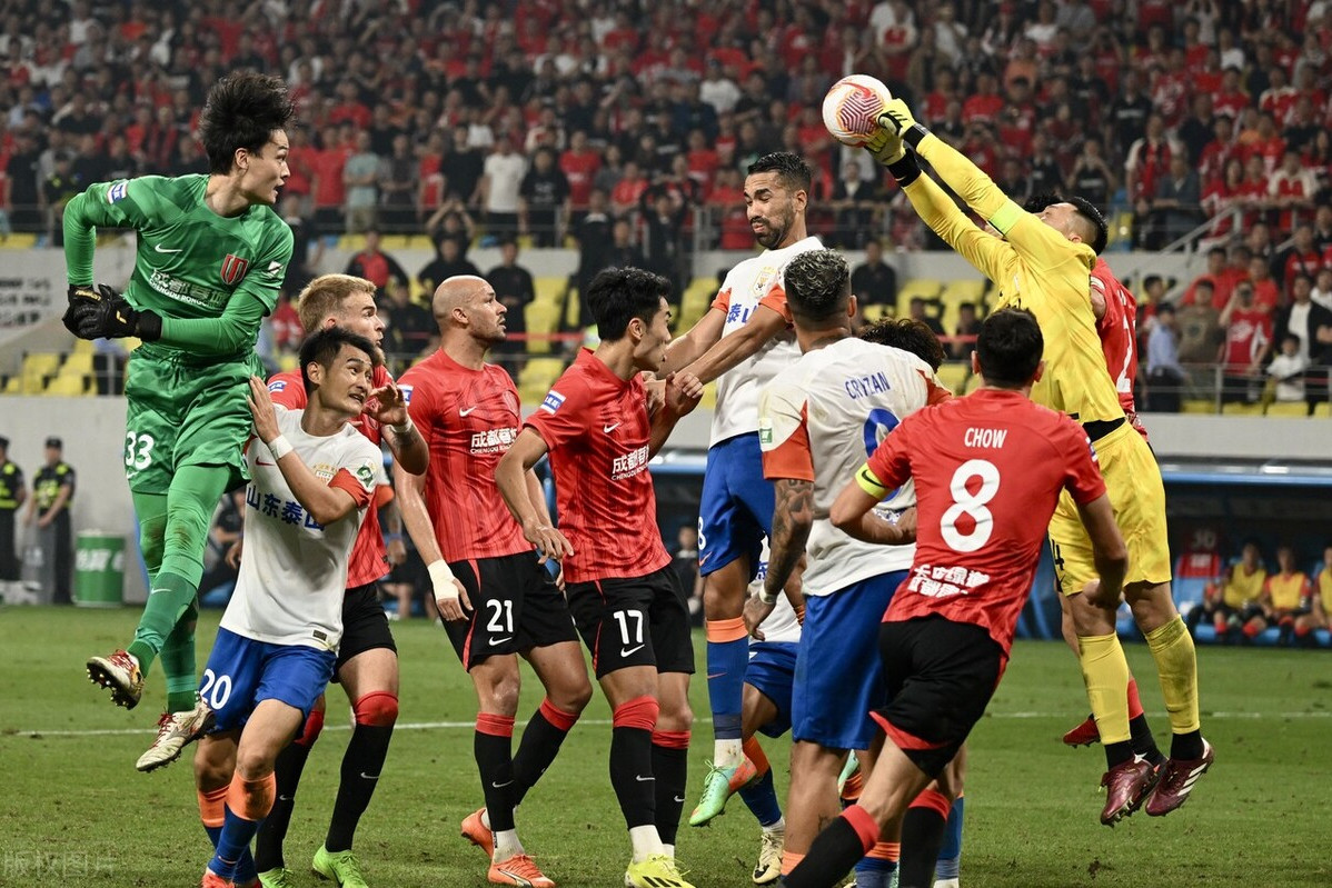 AG娱乐-精彩的比赛呈现给球迷们一场视觉盛宴(球赛精彩瞬间)