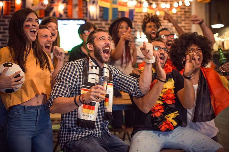 AG亚游app下载-比赛现场高潮迭起，球迷尽情欢呼