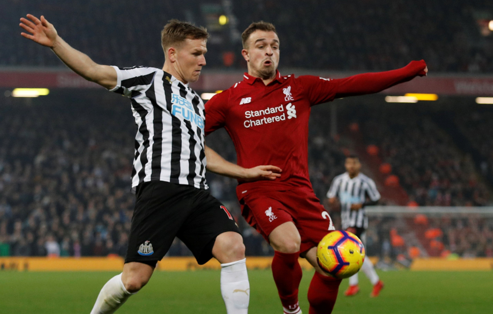 AG全站-艰难出线：利物浦险胜纽卡斯尔联(利物浦遭纽卡绝平 仍落后第四1分)